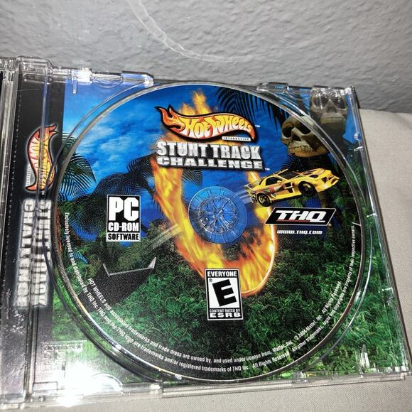 Pc Game Used Hot Wheels Stunt Track Challenge Windows Mattel Computer Game 2004 - Picture 4 of 4